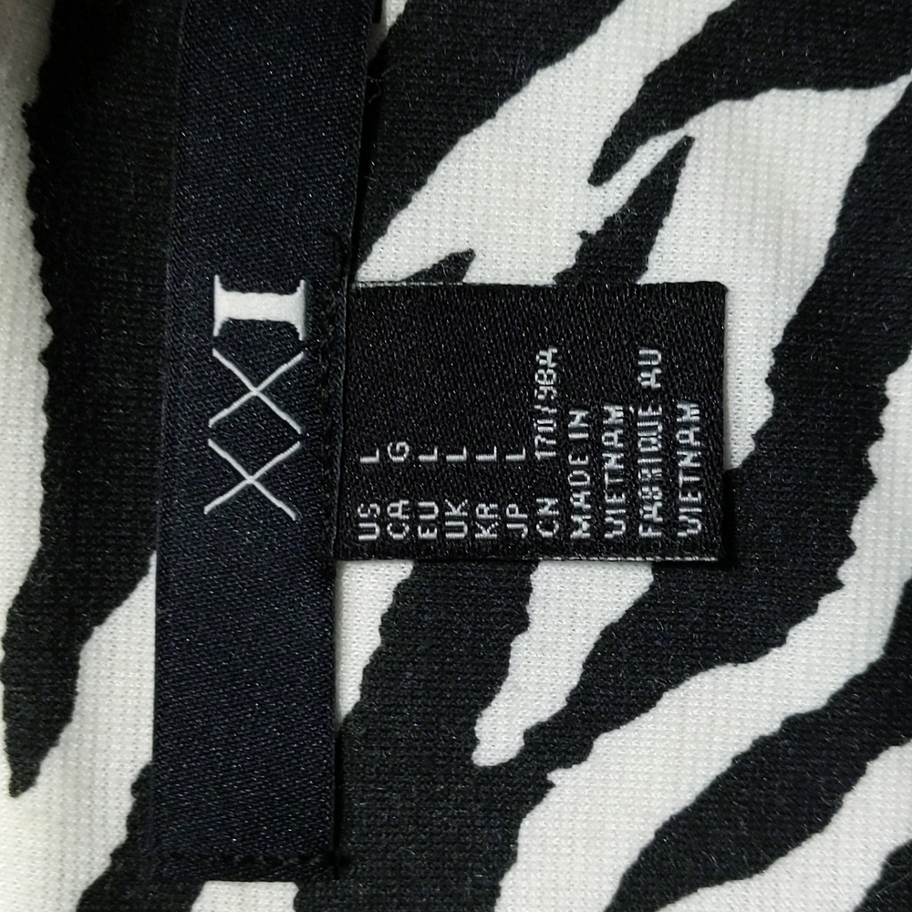 Zebra 🦓 stripped sexy dress - Picture 4 of 7